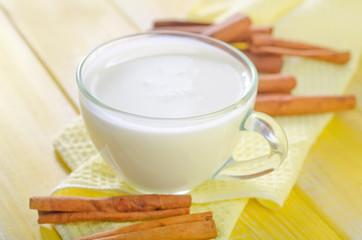 milk with cinnamon