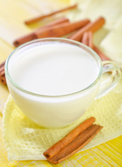 milk with cinnamon