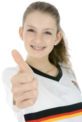 Teenager in Fußball-Trikot 