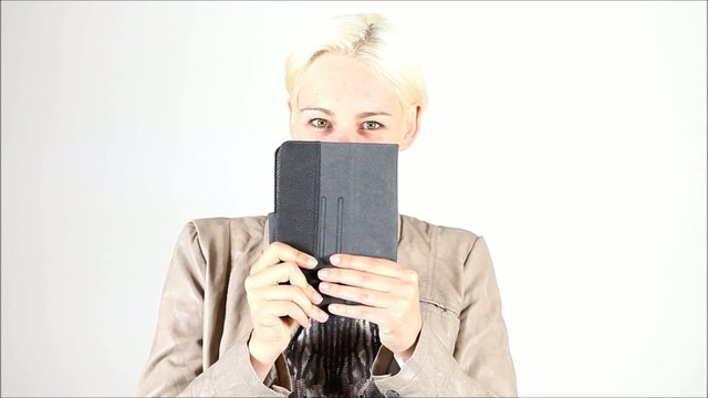 hinterm tablet verstecken