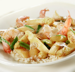 Shrimps with asparagus and rice