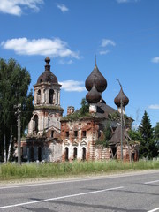 Разрушающаяся церковь