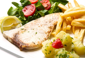 grilled swordfish with potatoes and salad