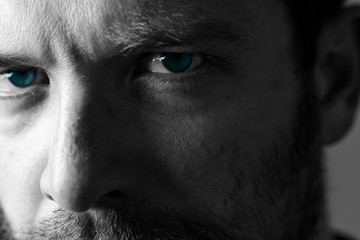 Naklejka premium Young Man looking in camera