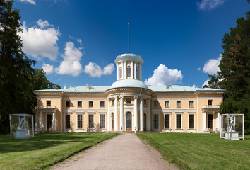 Obraz premium Museum-Estate of Arkhangelskoye. Grand Palace.
