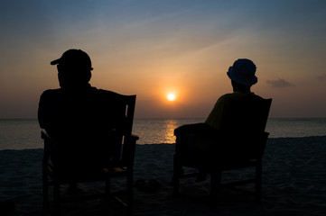 Fototapeta na wymiar silhouettes na zachodzie słońca
