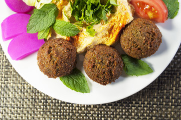 Falafel Humus Teller