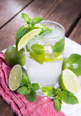 Sparkling Water with Limes and Mint