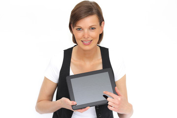 Fototapeta premium junge Frau zeigt mit Finger auf Tablet