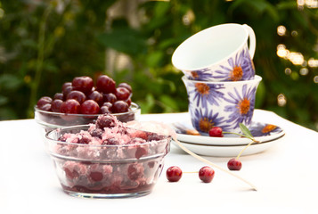 Cups for tea and cherries in sugar