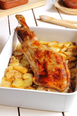 Paletilla de cordero con patatas al horno