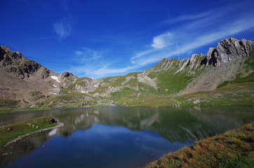 Fototapeta na wymiar randonnée des cinq lacs de la forclaz - haute tarentaise