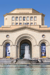 Fototapeta na wymiar Fragment budynku Galerii Narodowej Erywań