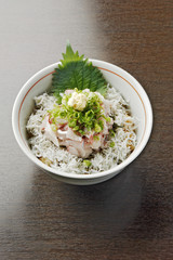 アジとしらす丼