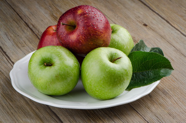 Apples in a ceramic white plate