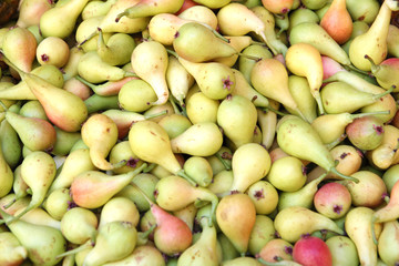 pears in supermarket