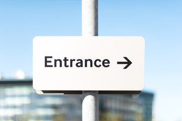 Obraz premium Entrance sign with direction arrow