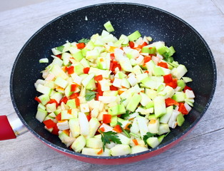 légumes crus ,courgette et poivrons d'été