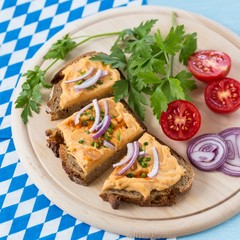 Roggenbrot mit Obatzda