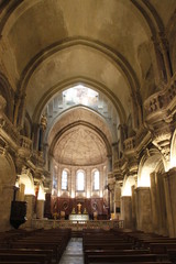 Fototapeta premium Nef de la Cathédrale Notre-Dame des Doms à Avignon, Vaucluse