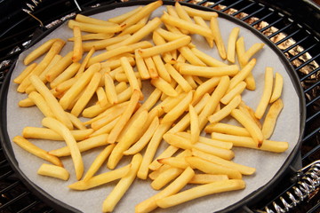 Pommes auf dem Grill