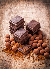 Chopped chocolate with cocoa