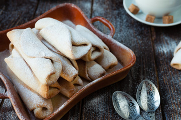 mini buns with sugar powder