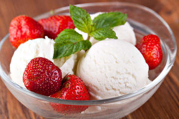 Ice cream with strawberries