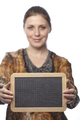 Frau mit Schiefertafel