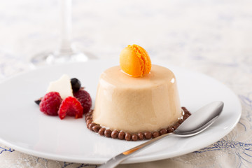 Hazelnut and coffee individual pie