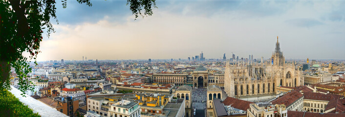 Fototapeta premium Panoramiczne centrum Mediolanu
