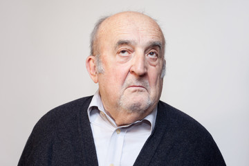 Obraz premium old man looking up