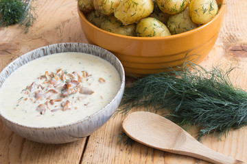 Boiled fresh potatoes with chanterelle sauce