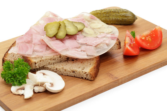 Brot mit Schinken in Aspik