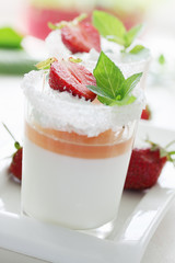 strawberries with sugar and cream