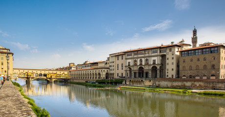 Fototapeta na wymiar Florencja Ponte Vecchio i Vasari Corridor