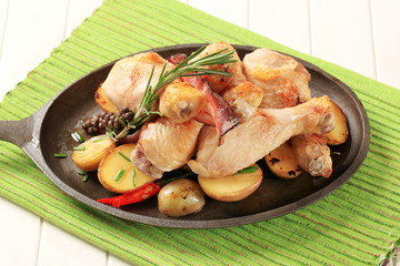 Rosemary chicken drumsticks and potatoes