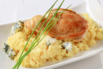 Chicken with couscous and blue cheese