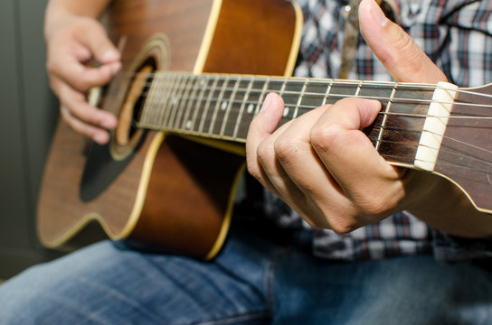 Acoustic Guitar - Playing
