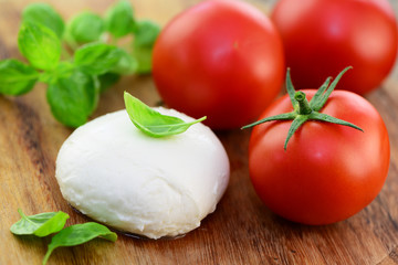 Mozzarella,Tomaten,Basilikum