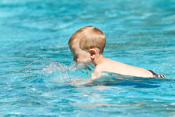 Three year old boy swim and dive