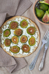 Pizza with figs and ricotta