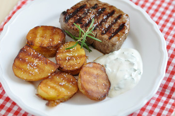 Rinderfilet mit Kartoffel Wedges