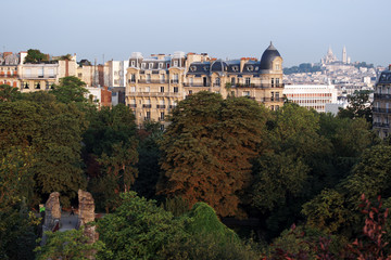 Naklejka premium Parc des buttes chaumont et Sacré coeur