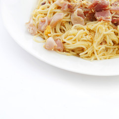 Spaghetti carbonara with fried bacon
