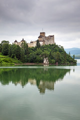 Fototapeta na wymiar Medieval Niedzica Castle at Czorsztyn Lake in Poland