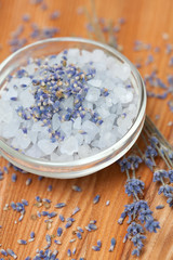Obraz na płótnie Canvas lavender bath salt on wooden background