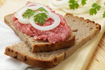 Brot mit Mett