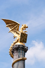 Fototapeta na wymiar Złoty Smok Statua w Den Bosch, Holandia