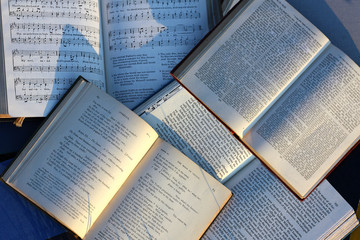 Obraz premium Open Books Piled Together